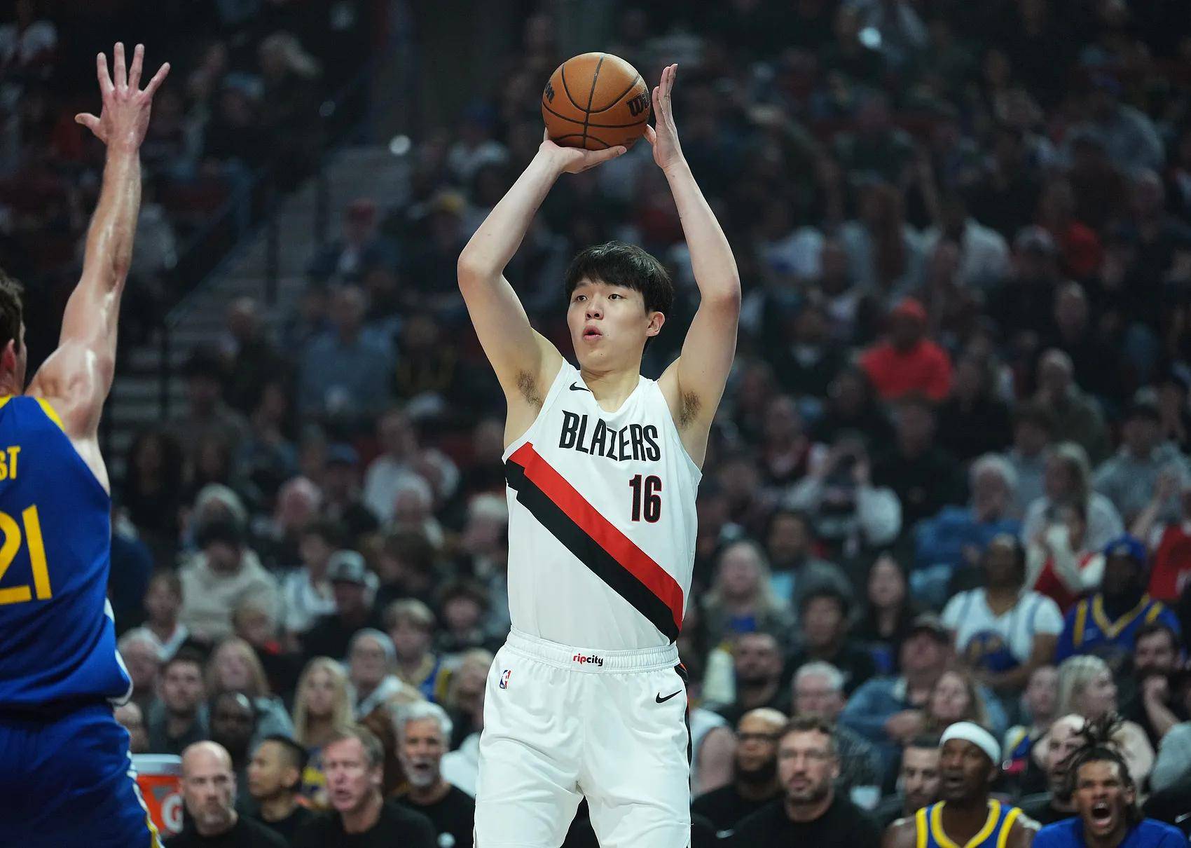 里程碑夜!波特兰开拓者防线松动,NBA常规赛集结日刷纪录,球迷炸锅,年轻球员得到机会的简单介绍 里程碑夜!波特兰开拓者防线松动,NBA常规赛集结日刷纪录,球迷炸锅,年轻球员得到机会的简单介绍